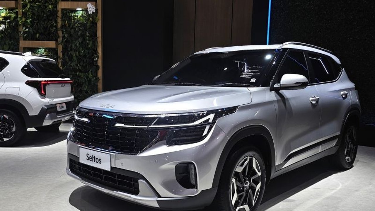 Kia hadirkan New Kia Sonet dan New Kia Seltos di IIMS 2025, menawarkan SUV modern, tangguh, dan fitur keselamatan canggih untuk menarik minat konsumen Indonesia.
