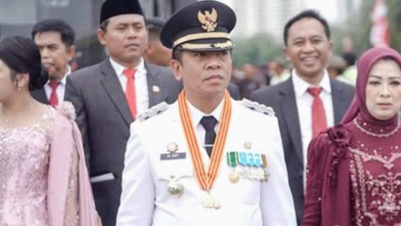 Bupati Karawang, Aep Syaepuloh, berkomitmen mengembangkan sektor UMKM sebagai program prioritas dalam 100 hari kerjanya, guna meningkatkan perekonomian masyarakat Karawang.