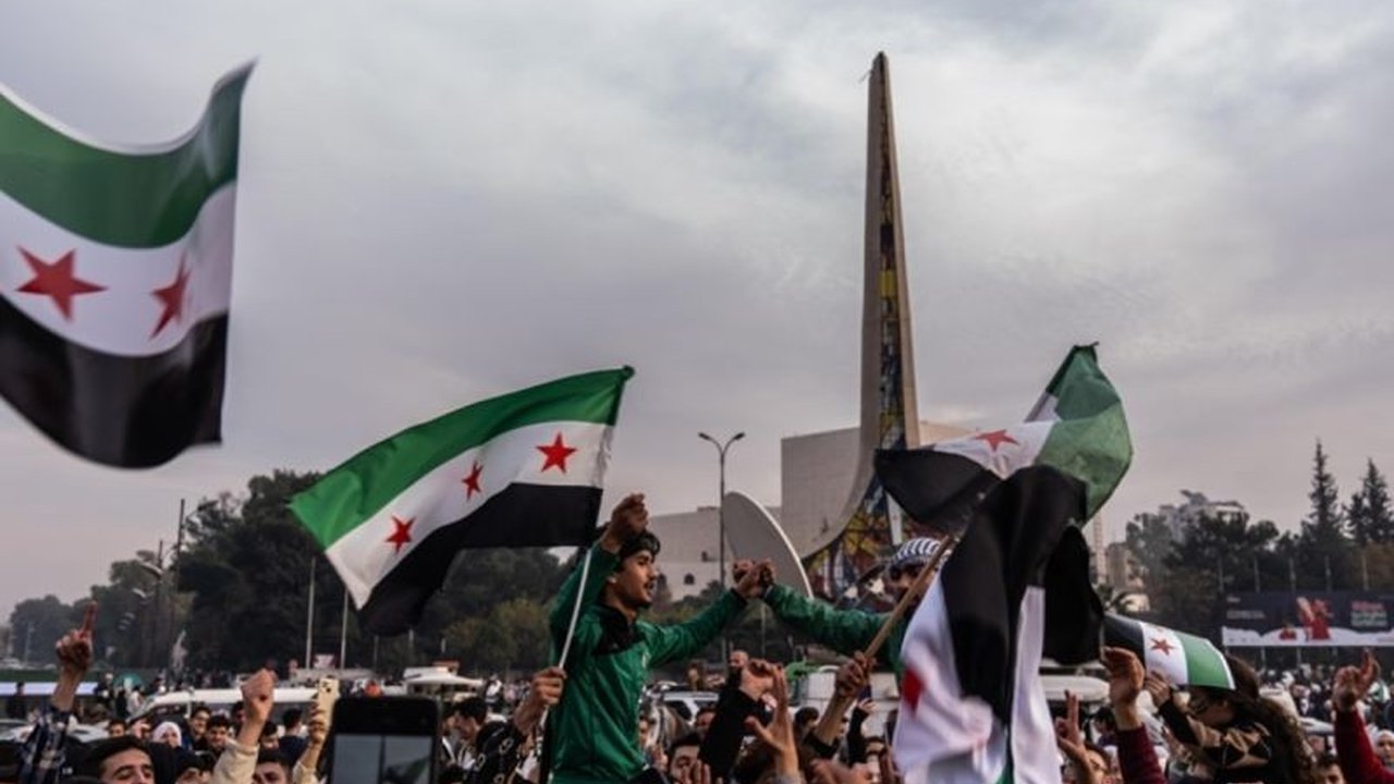 Menteri Ekonomi Suriah menuntut Eropa mengembalikan aset Suriah yang dibekukan dan mencabut sanksi, menekankan dampak negatifnya terhadap perekonomian dan rakyat Suriah.