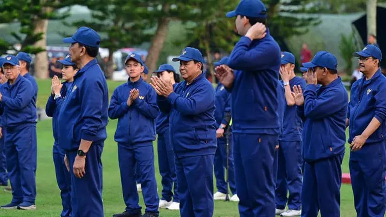 Presiden Prabowo Subianto bersama para menteri mengikuti retret di Akmil Magelang Jawa Tengah, Minggu (27/10/2024). (Foto: Muchlis Jr - Biro Pers Sekretariat Presiden)