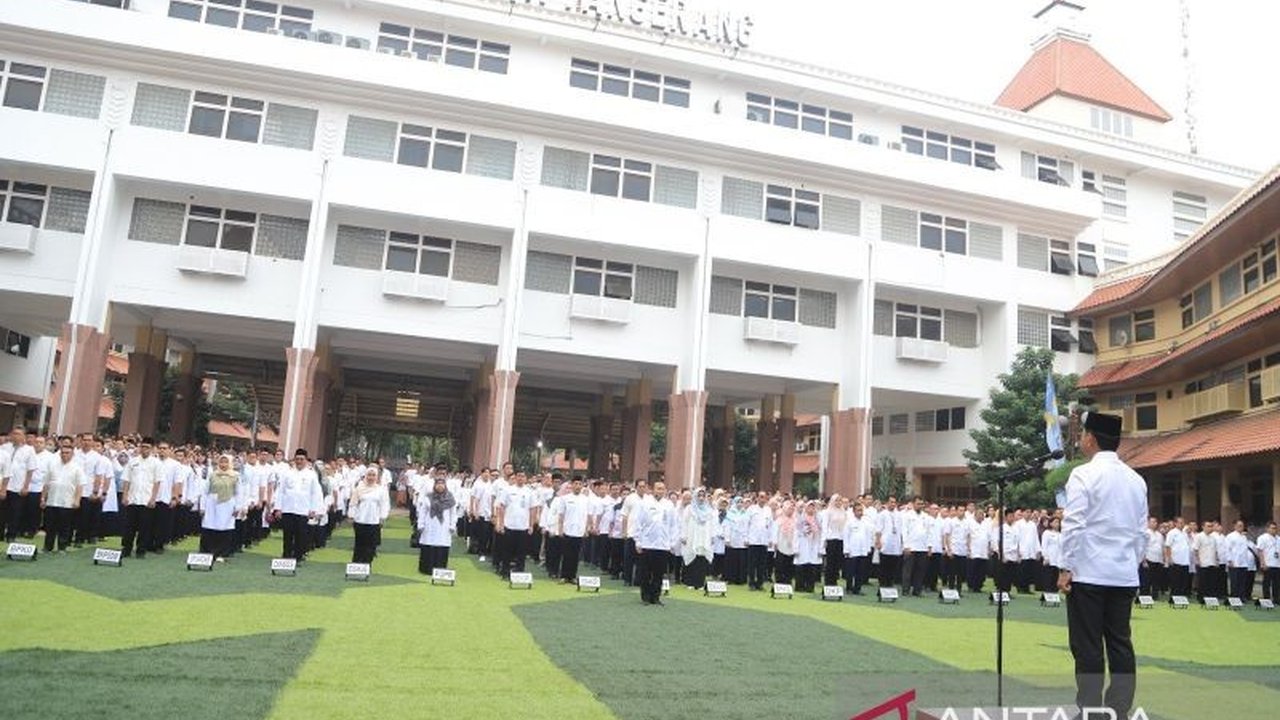 Wali Kota Tangerang Sachrudin menginstruksikan percepatan layanan infrastruktur dan program-program pelayanan masyarakat lainnya untuk meningkatkan kesejahteraan warga.