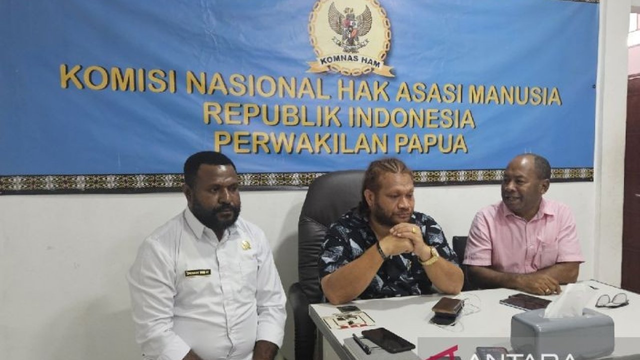 Senator DPD RI, Paul Finsen Mayor, mendorong penanganan HAM di Papua yang lebih komprehensif dengan peningkatan kehadiran Komnas HAM di enam provinsi di Tanah Papua guna meminimalisir pelanggaran HAM.