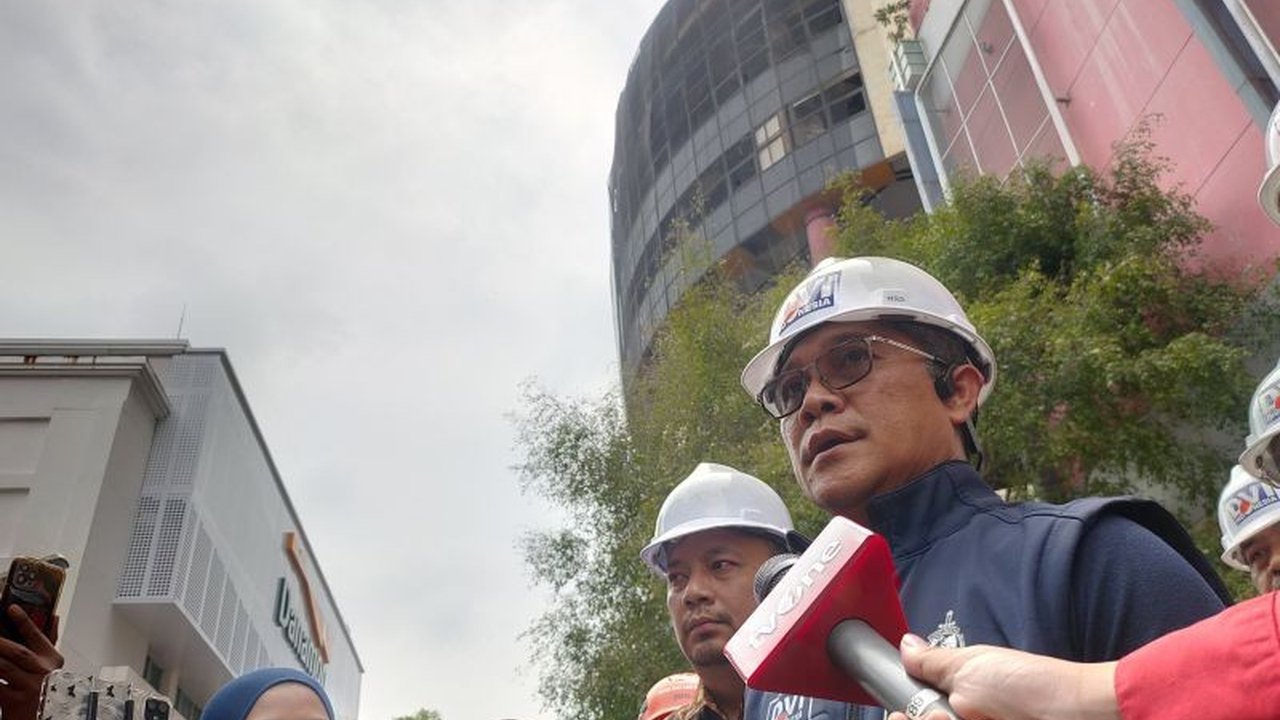 Tim gabungan menghentikan pencarian korban kebakaran Glodok Plaza setelah tidak menemukan bagian tubuh korban, meskipun sejumlah properti diduga milik korban ditemukan.