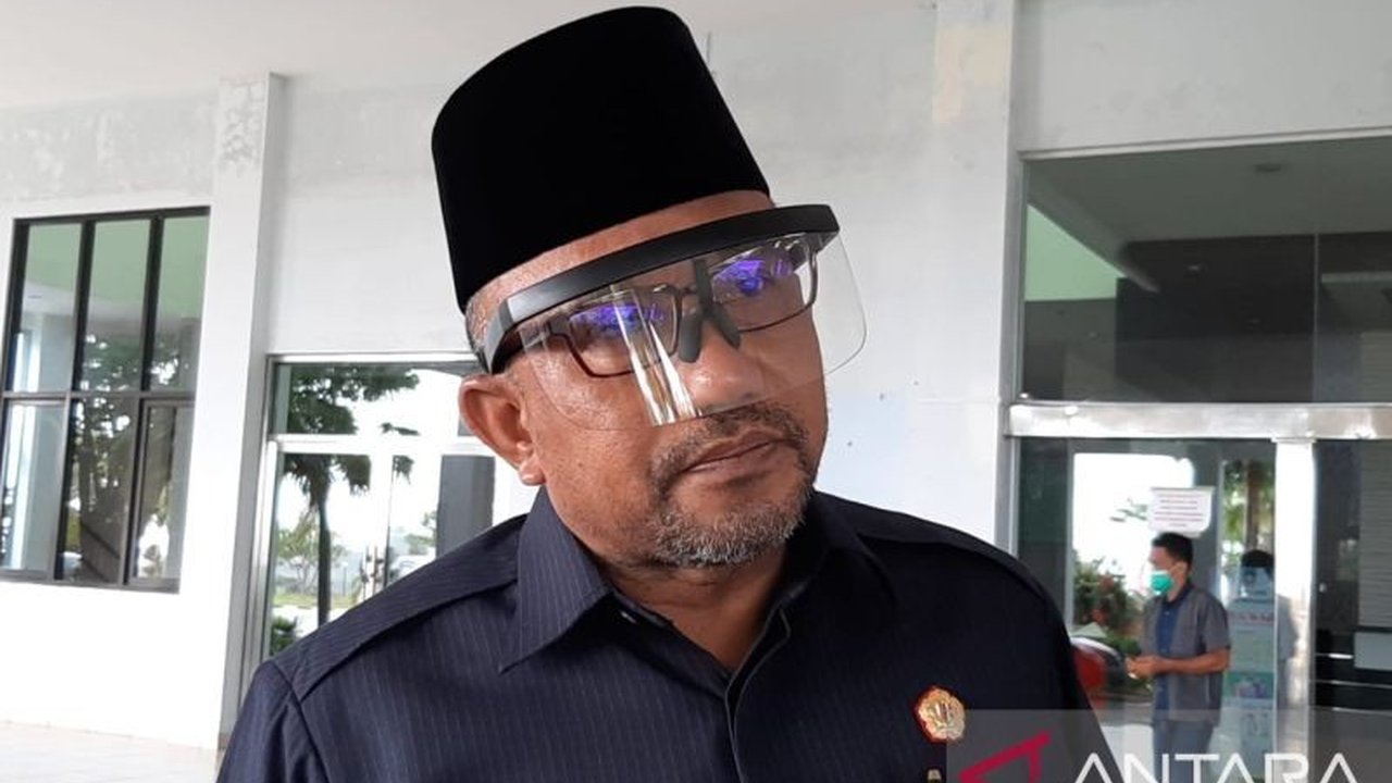 Wali Kota Tanjungpinang, Lis Darmansyah, langsung pulang ke Tanjungpinang setelah menerima instruksi Megawati Soekarnoputri agar kepala daerah dari PDIP tidak mengikuti retret di Magelang.