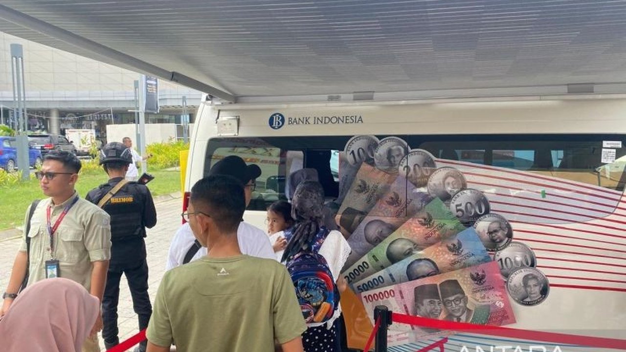 Bank Indonesia Sulawesi Tenggara menyiapkan uang kartal Rp1,29 triliun untuk Ramadhan dan Lebaran 2025, jauh melampaui kebutuhan tahun lalu demi memastikan kecukupan uang layak edar bagi masyarakat.