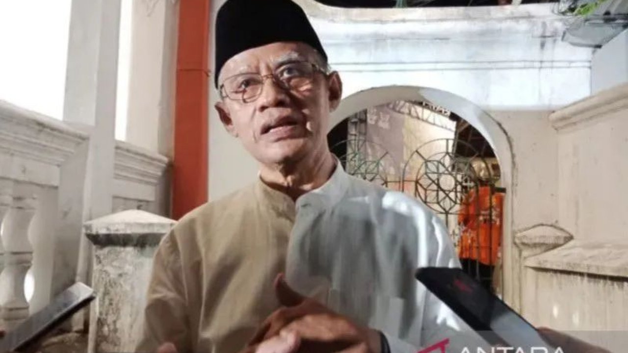 Ketua Umum PP Muhammadiyah, Haedar Nashir, memberikan lima pesan penting kepada kepala daerah terpilih, menekankan amanah rakyat, otonomi daerah yang bertanggung jawab, serta pengelolaan sumber daya alam yang berkeadilan.