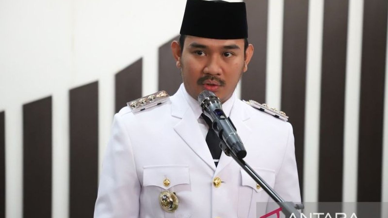 Para kepala daerah kader PDI Perjuangan di Jawa Barat menunggu arahan Megawati Soekarnoputri terkait larangan menghadiri pembekalan di Akmil Magelang,  sementara Bupati Bekasi terpilih menekankan pentingnya fatsun dalam pemerintahan.