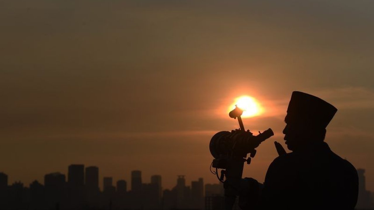 Kementerian Agama (Kemenag) menggelar pelatihan 'Catch The Moon' untuk mendalami ilmu hisab rukyat bagi generasi muda di Jakarta, dengan berbagai insentif menarik.