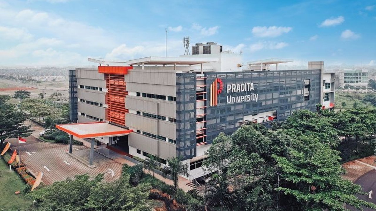 Universitas Pradita mencetak lulusan unggul yang siap bersaing di era global melalui pendekatan pembelajaran  