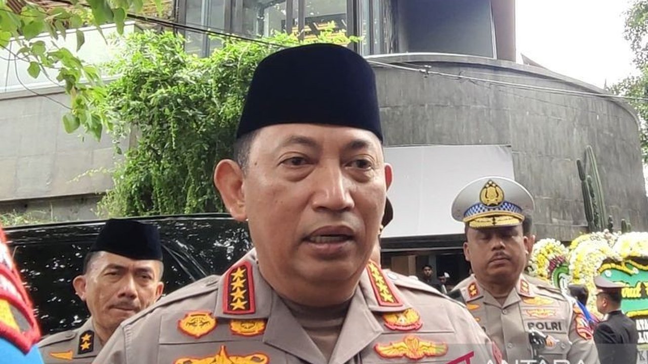 Kapolri Jenderal Listyo Sigit Prabowo menyampaikan duka cita mendalam atas berpulangnya Komjen Pol. (Purn) Syafruddin Kambo, mantan Wakapolri dan Menteri PANRB, yang meninggal dunia Kamis malam karena sakit.