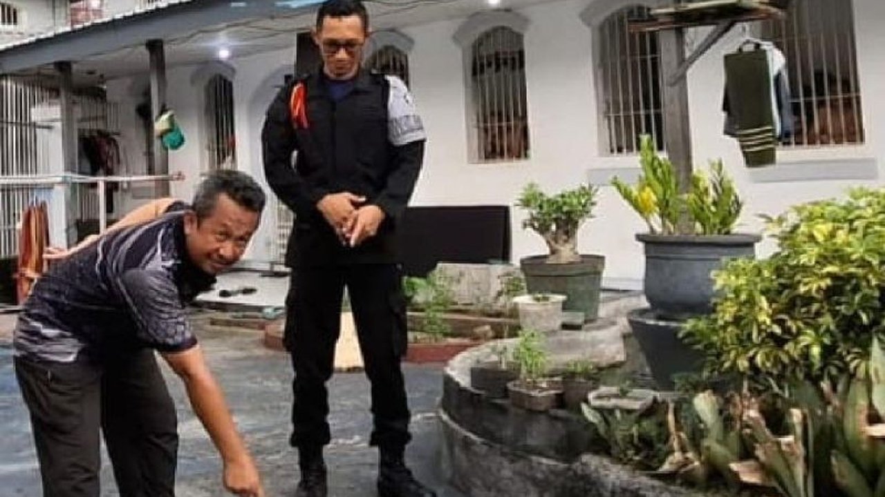 Lembaga Pemasyarakatan (Lapas) Kelas IIB Blitar menggagalkan penyelundupan 800 pil dobel L yang dilempar dari luar pagar, petugas berhasil menangkap pelaku dan barang bukti telah diserahkan ke Polres Blitar Kota.