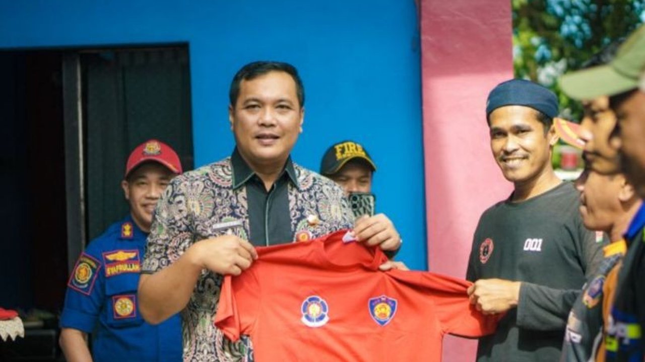 Pemerintah Kota Banjarbaru menunjukkan komitmennya terhadap keselamatan relawan Barisan Pemadam Kebakaran (BPK) dengan memberikan asuransi, APD, dan bantuan lainnya.