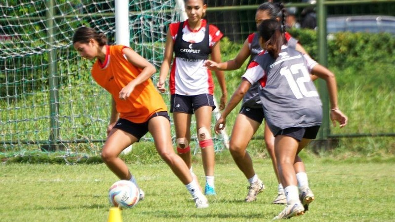 Kemenangan Timnas Putri Indonesia atas Arab Saudi di Women's FIFA Matchday disambut positif, namun pelatih Satoru Mochizuki tetap fokus pada pembenahan kekurangan tim jelang ASEAN Women's Championship 2025.