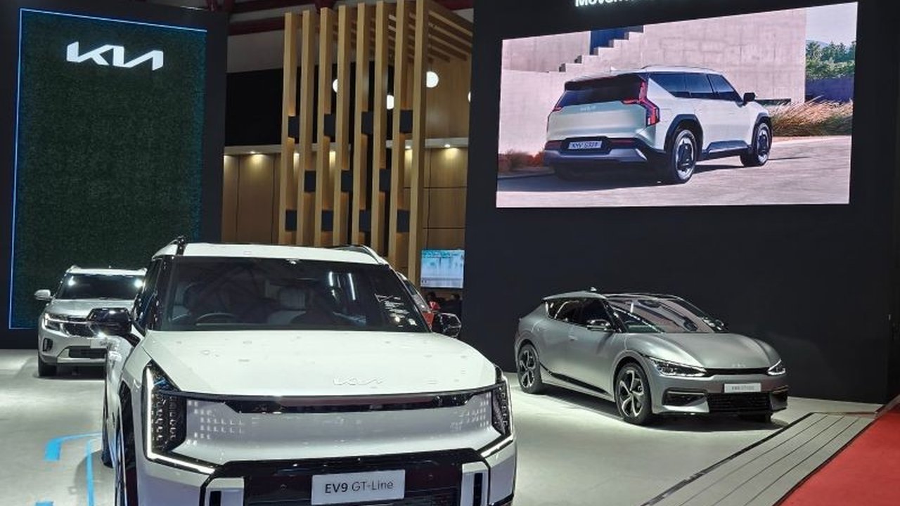 Kia perkuat komitmen ramah lingkungan lewat peluncuran Kia EV6 GT-Line dan EV9 GT-Line di IIMS 2025, menawarkan performa tinggi dan fitur canggih.