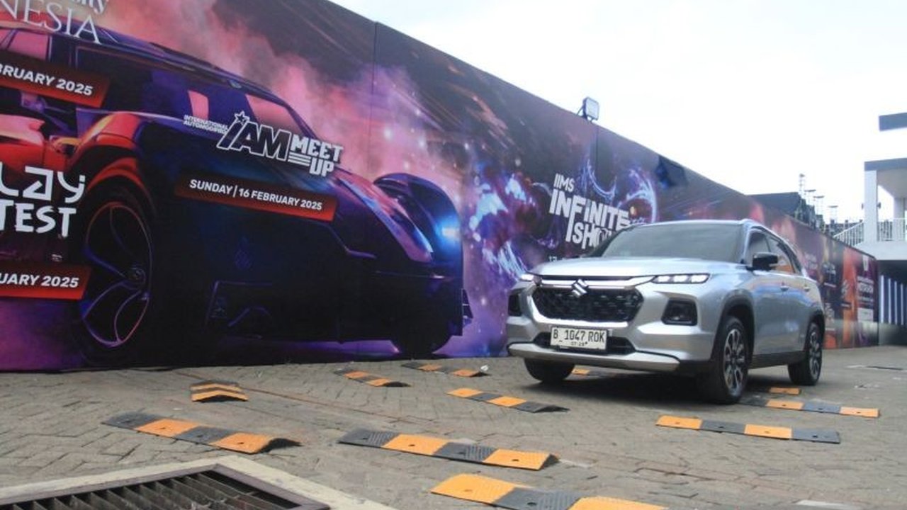 Suzuki fokus pada Grand Vitara Hybrid di IIMS 2025, mengunggulkan efisiensi bahan bakar dan fitur canggih untuk menarik minat konsumen.