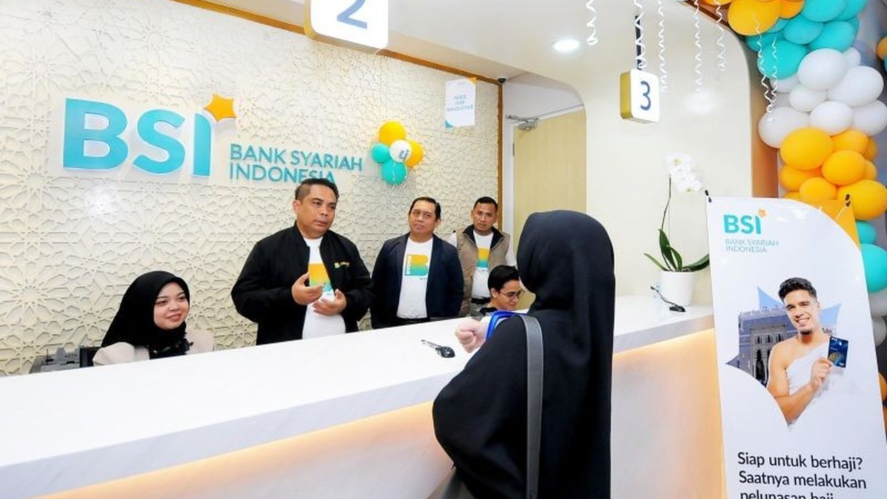Bank Syariah Indonesia (BSI) memudahkan 185 ribu calon jemaah haji Indonesia untuk melunasi Biaya Penyelenggaraan Ibadah Haji (BPIH) secara online melalui berbagai kanal, termasuk aplikasi BSI Mobile.