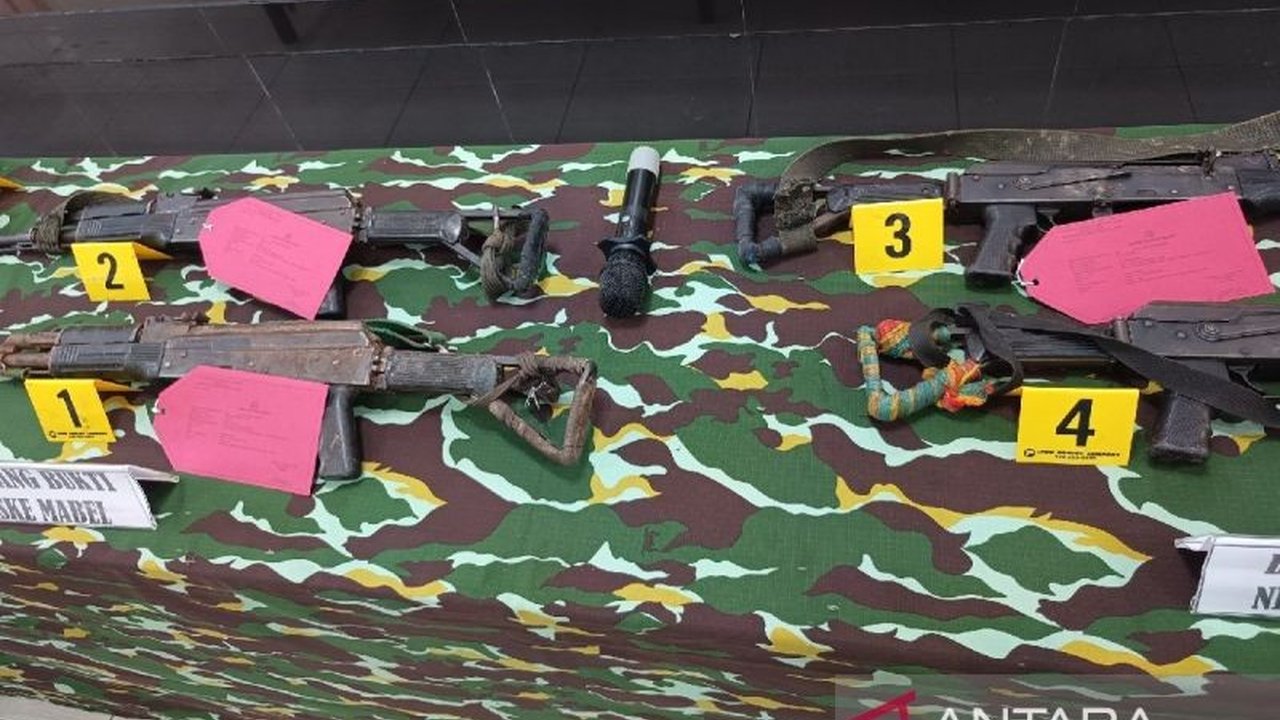 Satgas Damai Cartenz menginvestigasi asal-usul amunisi yang ditemukan pada anggota KKB Yalimo yang ditangkap, mengungkap pencurian senjata api dari Polres Yalimo.