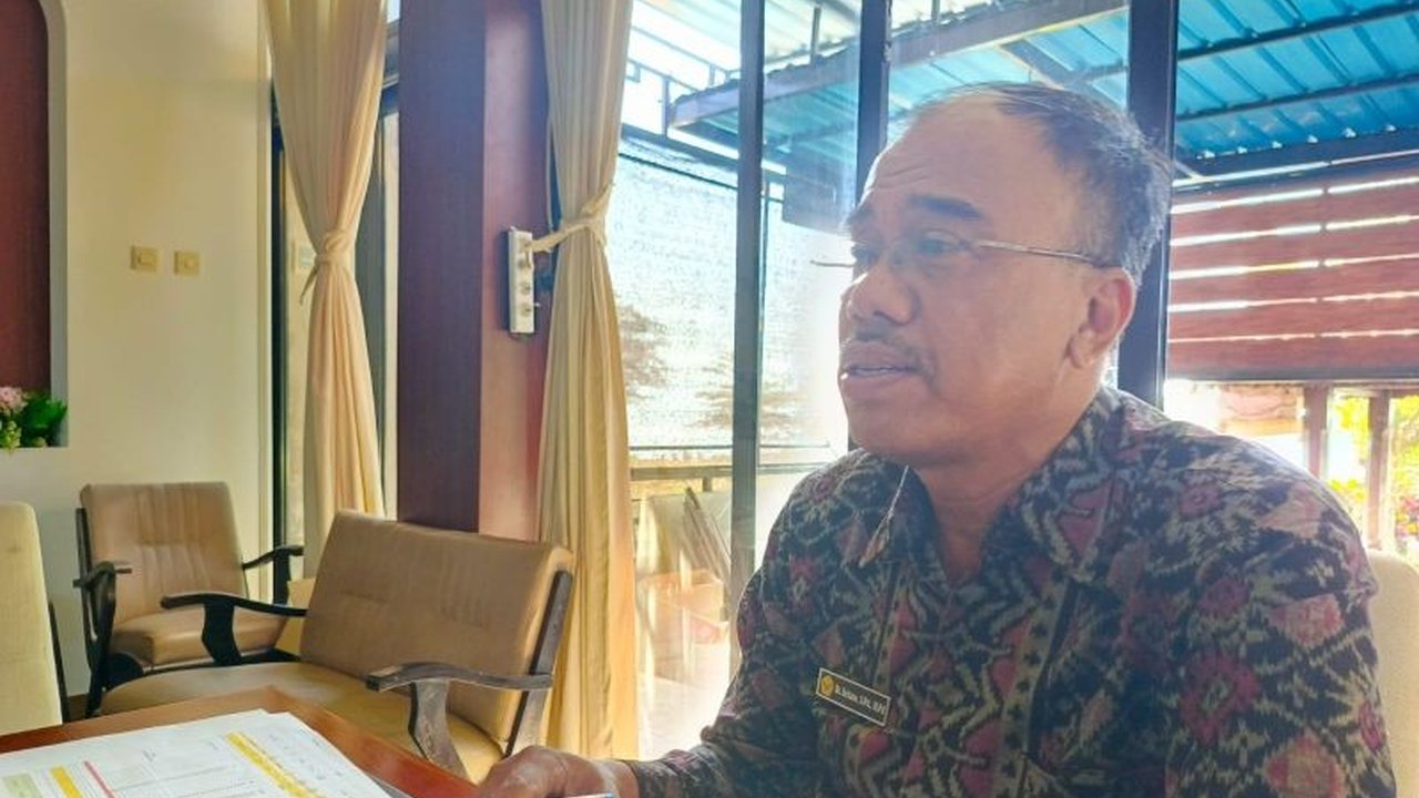 Dewan Pendidikan Buleleng memberikan dukungan penuh terhadap program prioritas 100 hari Bupati dan Wakil Bupati terpilih yang fokus pada pendidikan dan kesehatan, khususnya program seragam sekolah gratis.