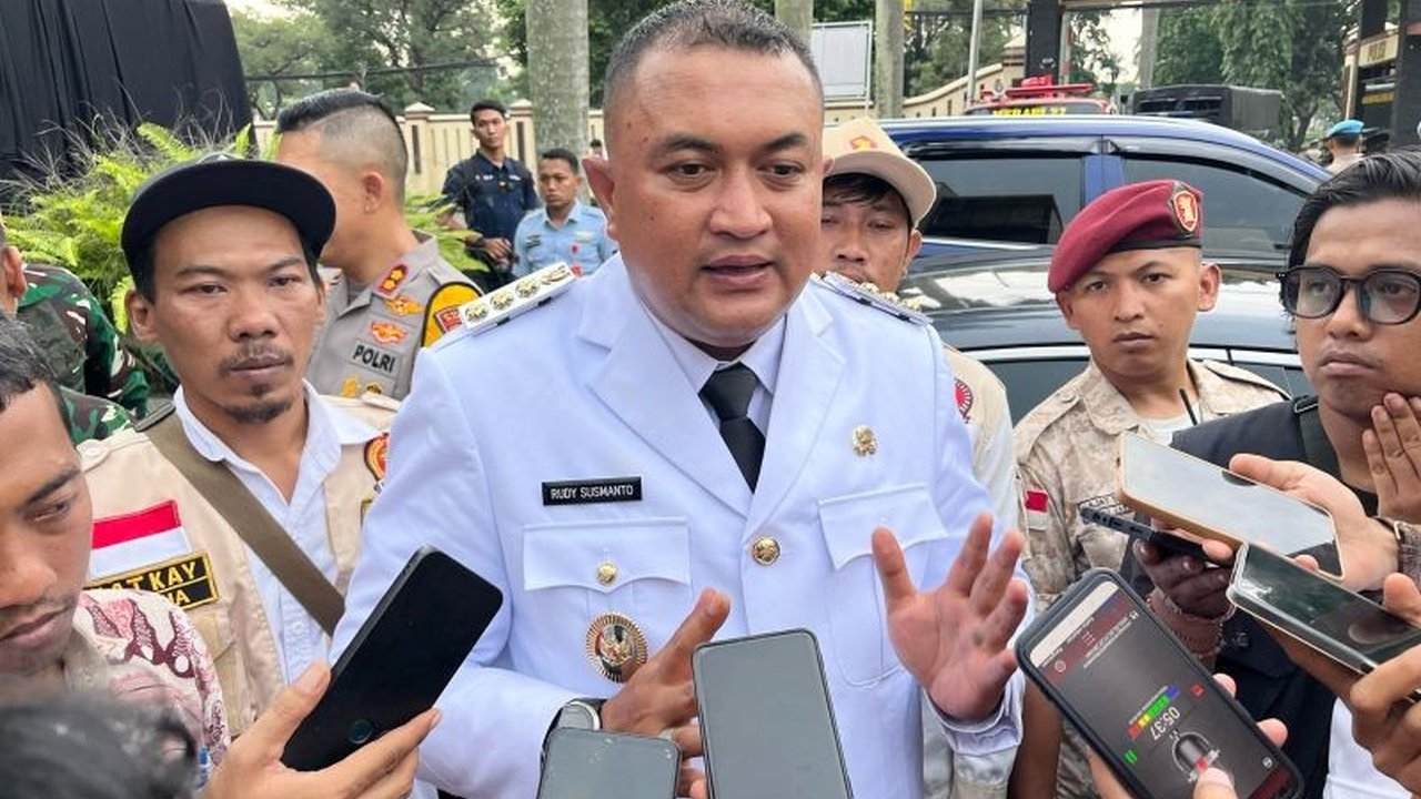 Bupati Bogor, Rudy Susmanto, berencana membangun pusat pertumbuhan ekonomi baru di wilayah barat dan timur Kabupaten Bogor sebagai persiapan Daerah Otonomi Baru (DOB).