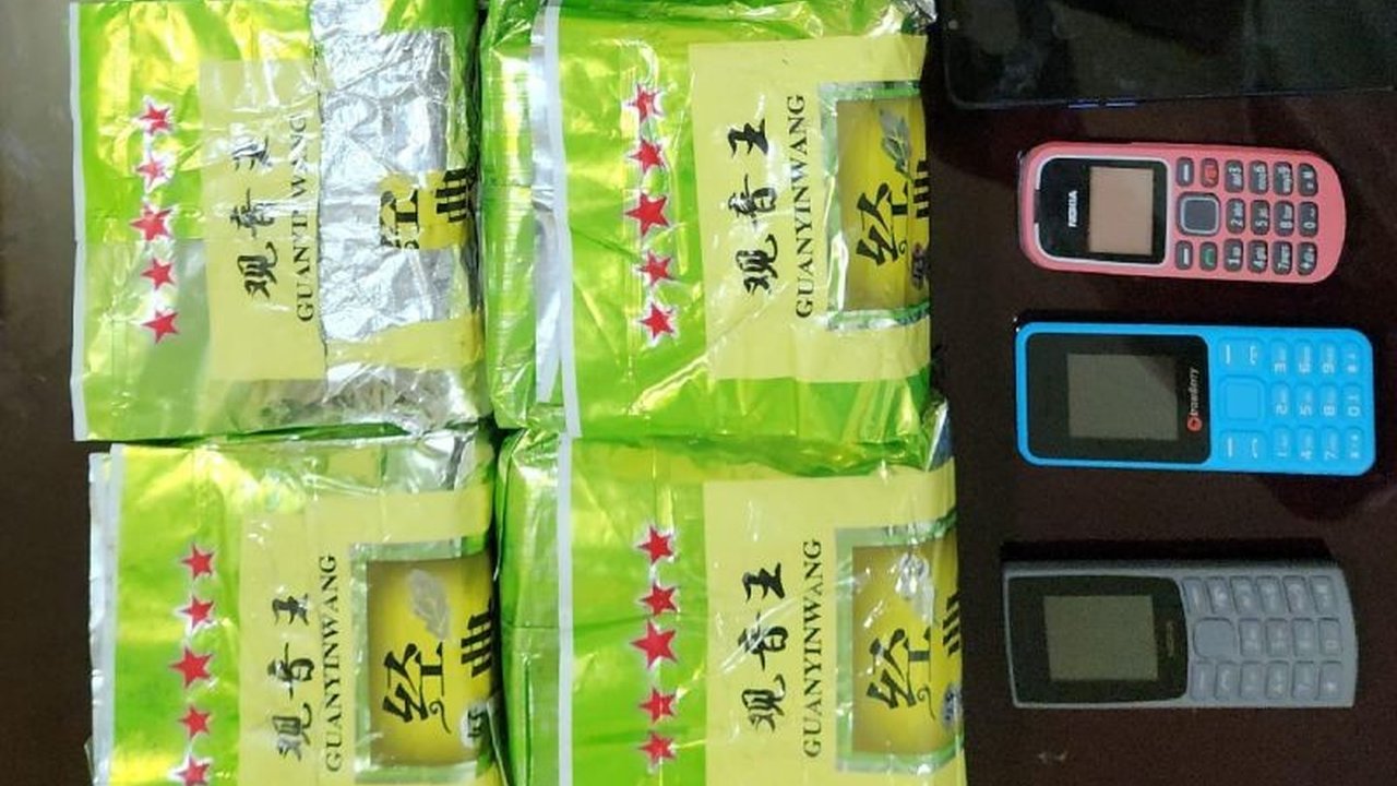 Polda Sumut berhasil menggagalkan penyelundupan 8 kg sabu-sabu dari Malaysia melalui jalur laut dan menangkap tiga kurir di Labuhanbatu Utara.