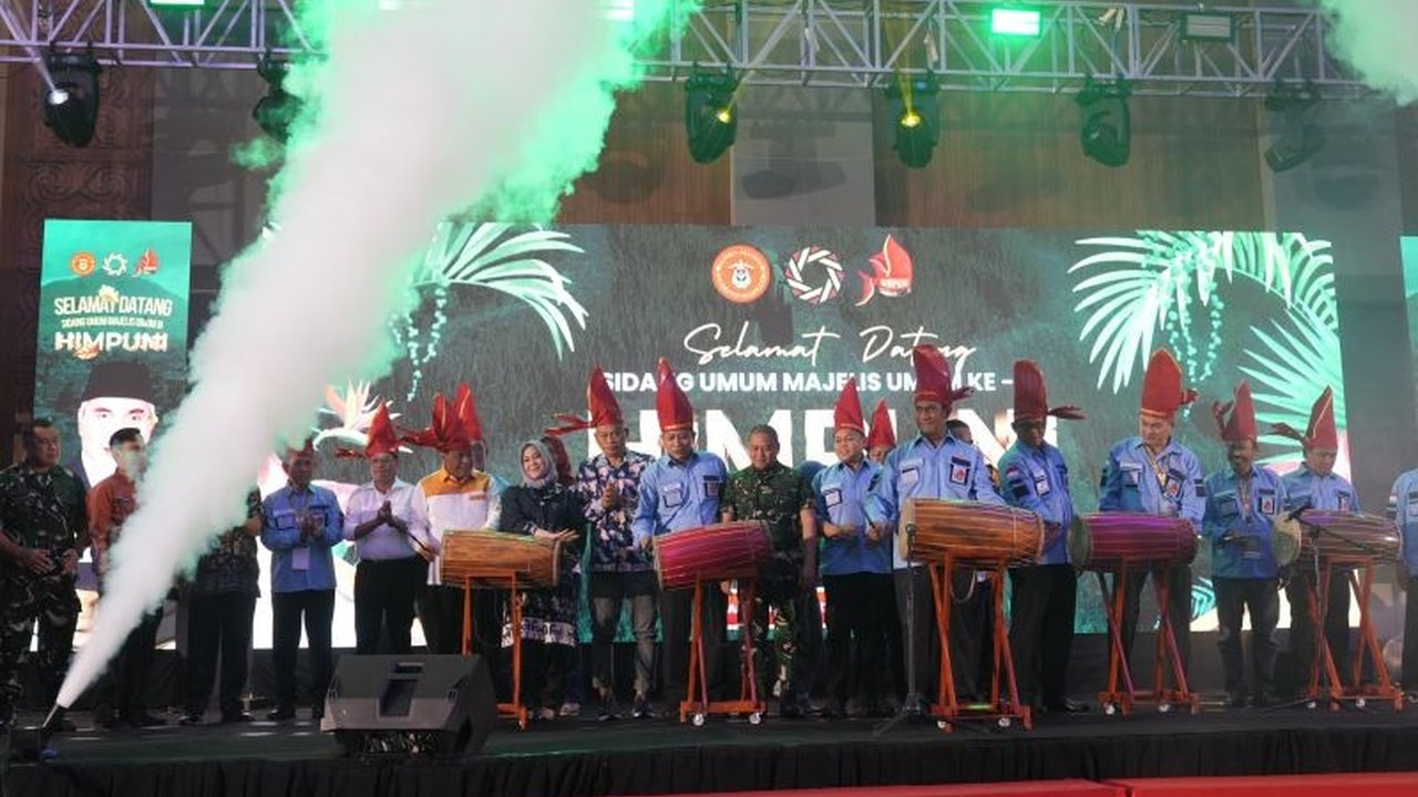 Jelang Ramadhan dan Idul Fitri, Mentan Amran Sulaiman memberikan peringatan keras kepada pedagang untuk tidak menaikkan harga kebutuhan pokok di atas Harga Eceran Tertinggi (HET), mengancam sanksi penyegelan bagi yang melanggar.