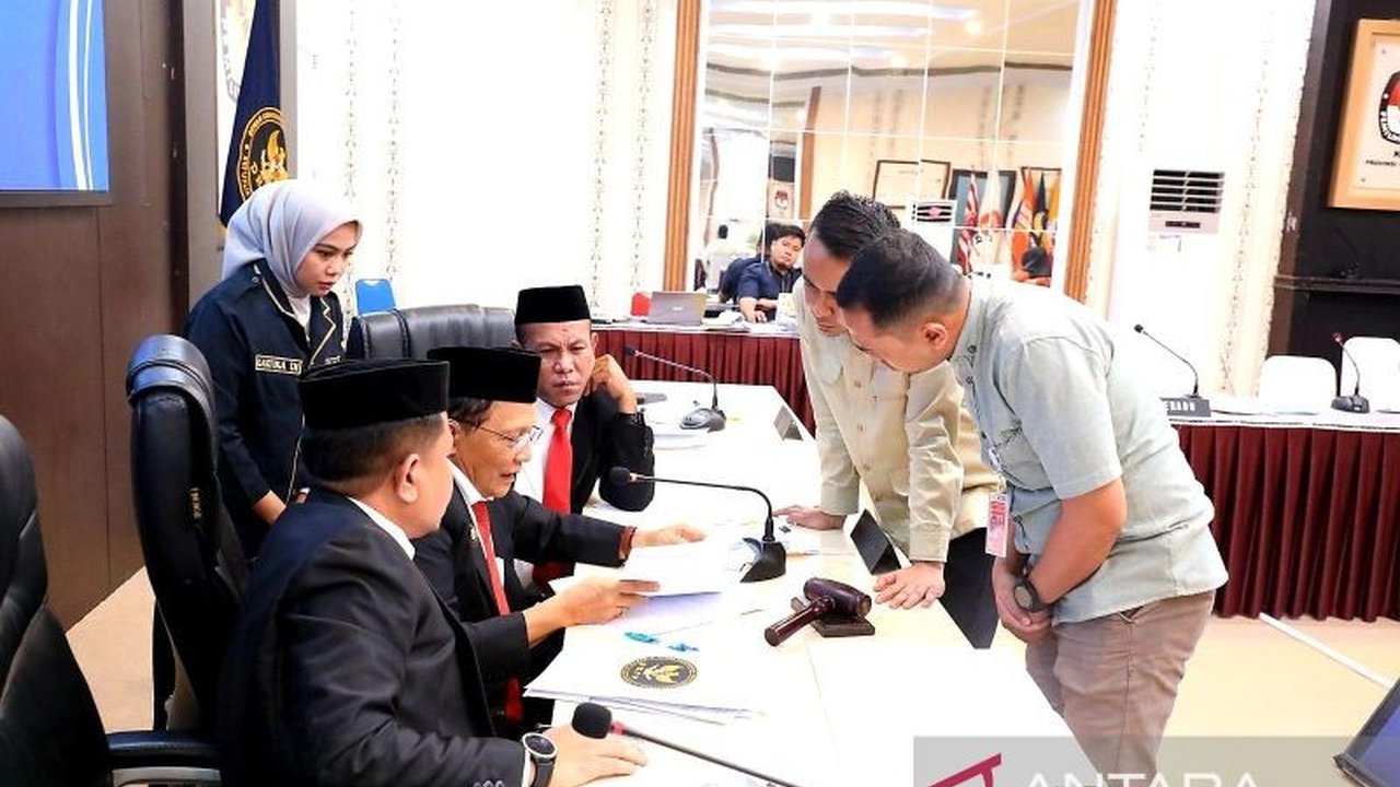 Dewan Kehormatan Penyelenggara Pemilu (DKPP) memeriksa anggota Bawaslu Boalemo terkait dugaan rekayasa tiket perjalanan dinas senilai Rp3 juta lebih, yang dilaporkan oleh Bawaslu Provinsi Gorontalo.