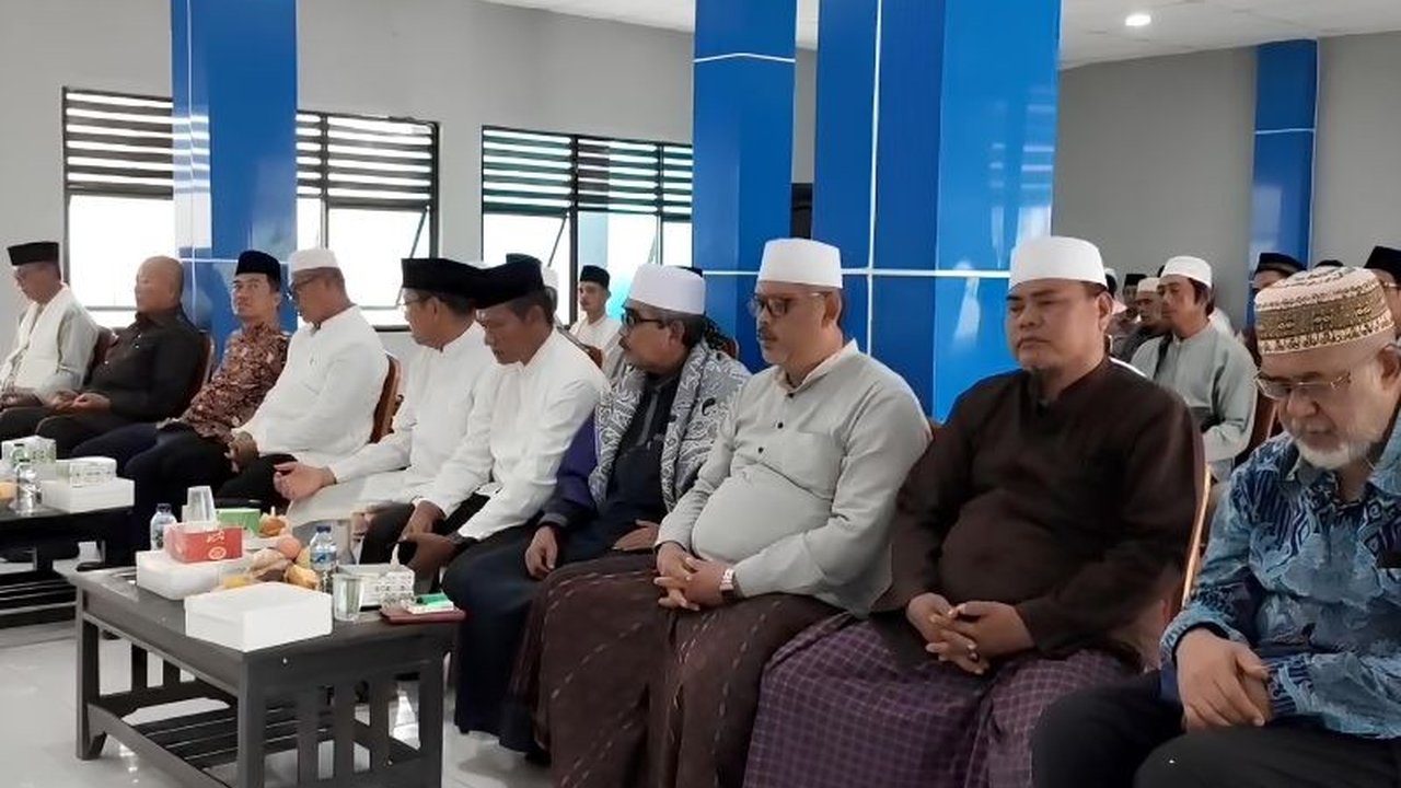 Puluhan nelayan di Tangerang menggelar doa bersama dan syukuran atas selesainya pembongkaran pagar laut sepanjang 30,16 kilometer yang menghambat aktivitas mereka.