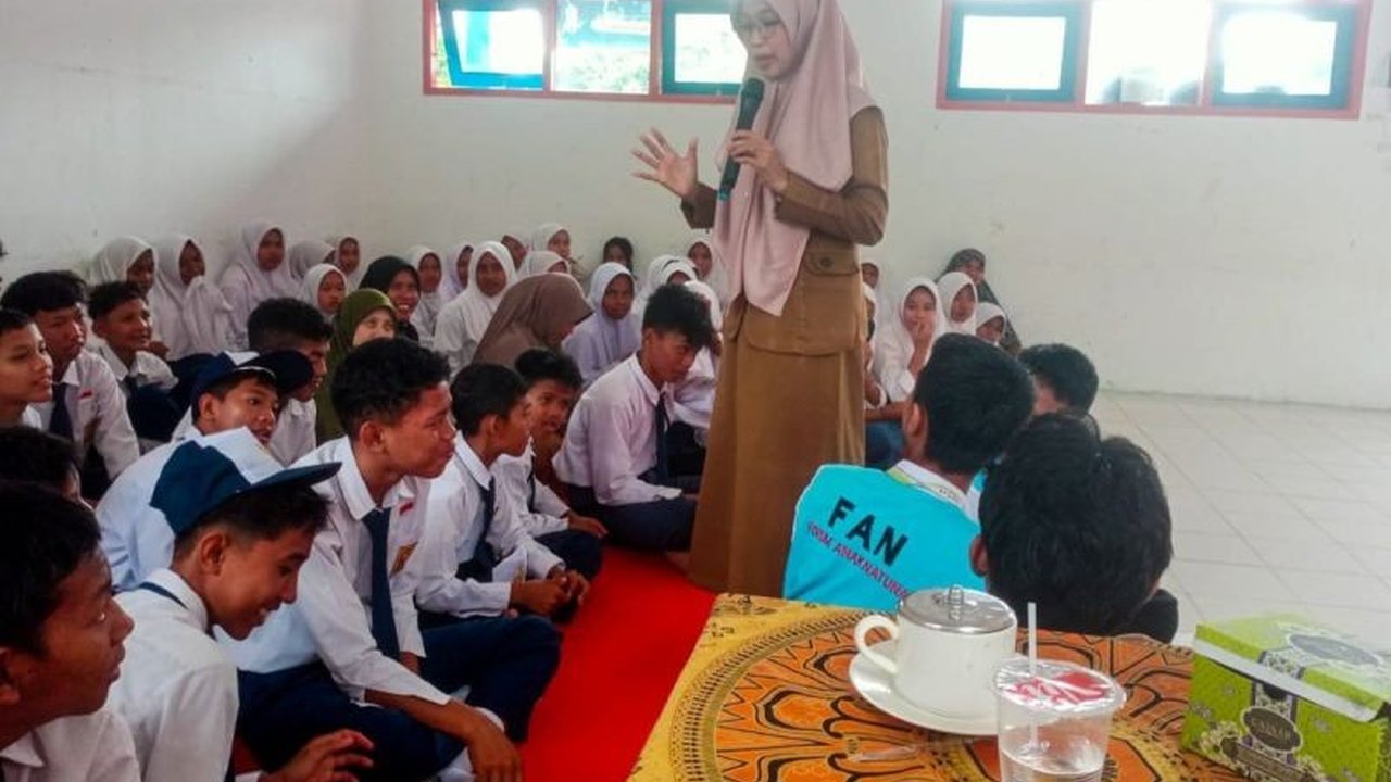 Pemkab Natuna dan Polres Natuna bersinergi melakukan sosialisasi masif untuk meningkatkan kesadaran warga akan pentingnya perlindungan perempuan dan anak, berhasil mengubah pola pikir masyarakat yang sebelumnya enggan melapor.