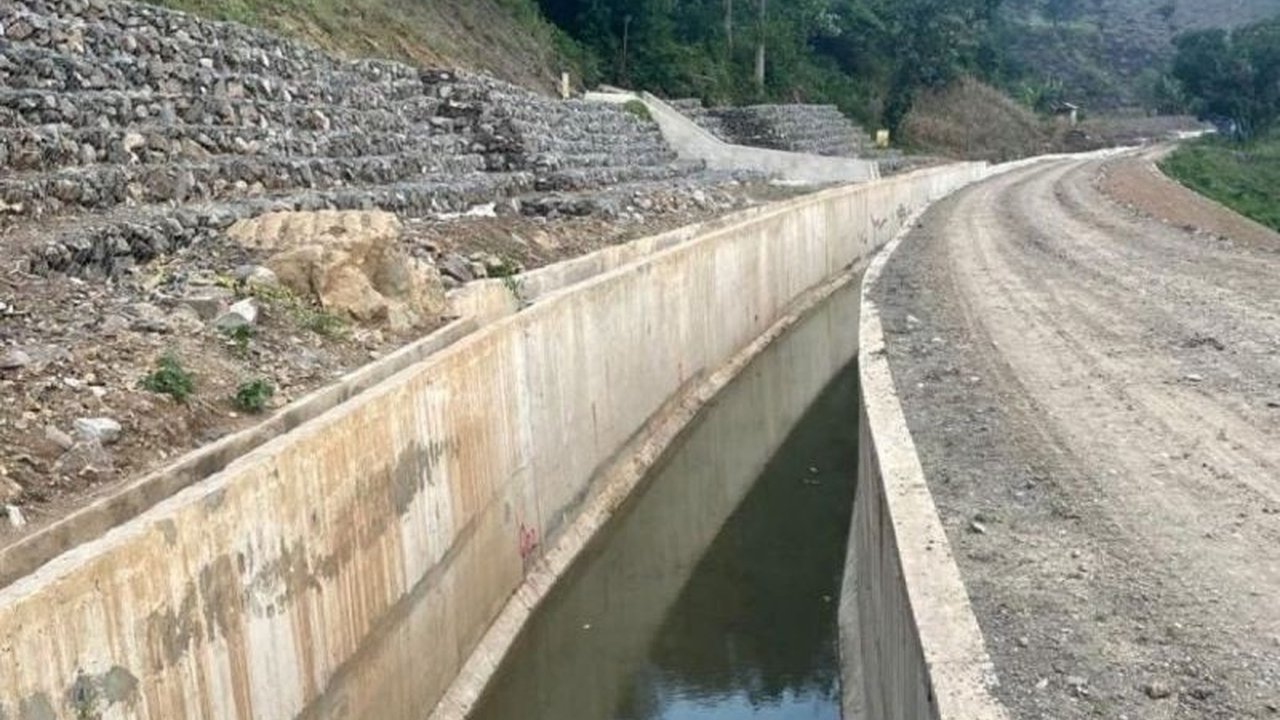 Dana Alokasi Khusus (DAK) sektor irigasi di Sulawesi Selatan untuk tahun 2025 dipastikan nihil akibat kebijakan efisiensi anggaran pemerintah pusat, mengancam sejumlah proyek perbaikan irigasi.