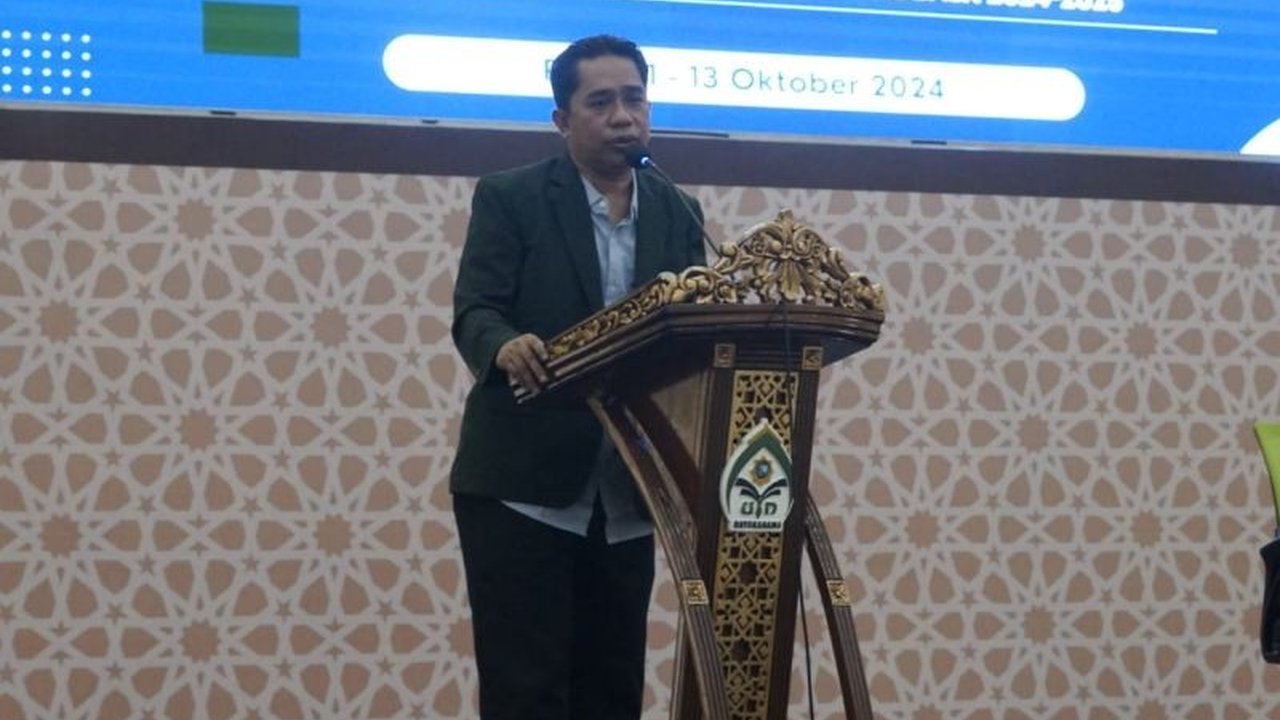 Akademisi UIN Palu soroti berbagai permasalahan Pilkada 2024, mulai dari daftar pemilih tak akurat hingga praktik politik uang dan lemahnya koordinasi penyelenggara.