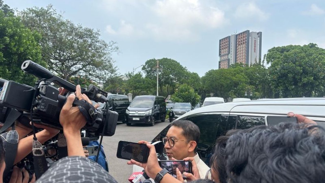 Menteri Kebudayaan Fadli Zon tegaskan pentingnya kebebasan berekspresi, namun tetap ada batasan agar tidak merugikan institusi tertentu, seperti yang terjadi pada kasus lagu kontroversial band Sukatani.