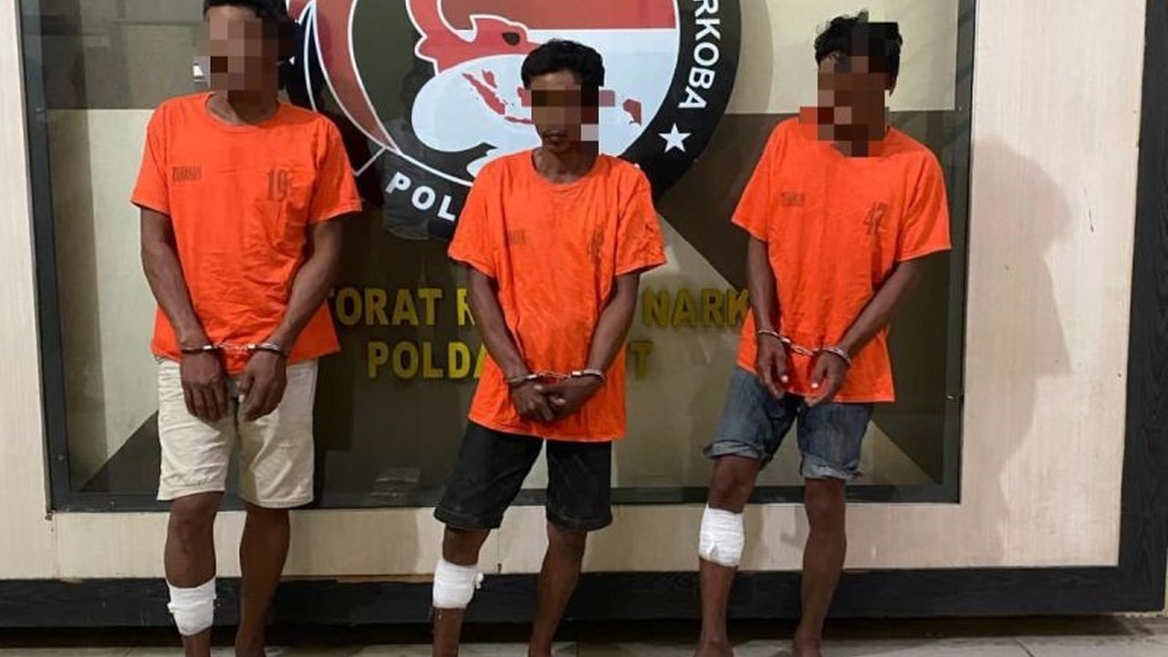 Polda Sumut berhasil menggagalkan penyelundupan 25 kilogram sabu-sabu dari Malaysia dan menangkap tiga kurir yang dijerat dengan Undang-Undang Narkotika dengan ancaman hukuman seumur hidup atau mati.