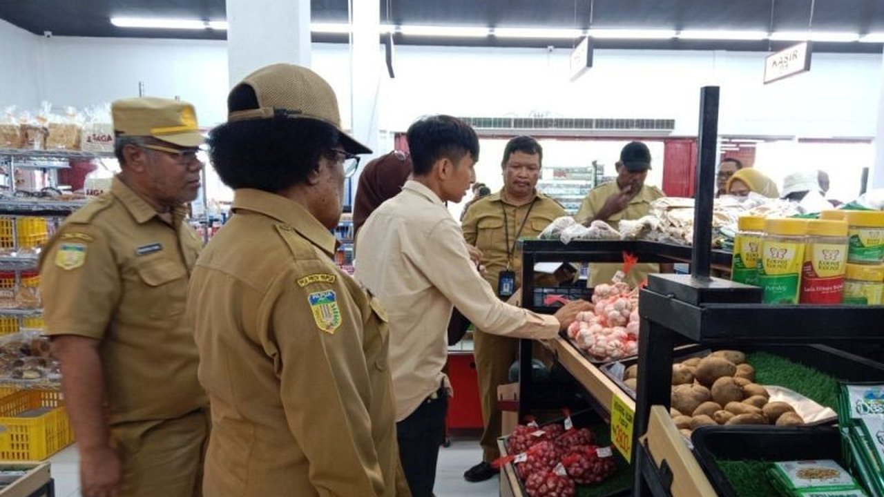 Pemkab Jayapura menemukan harga minyak goreng subsidi di atas HET, mencapai Rp20.000 per liter, dan akan mengambil langkah tegas untuk menstabilkan harga menjelang Ramadhan dan Lebaran 2025.
