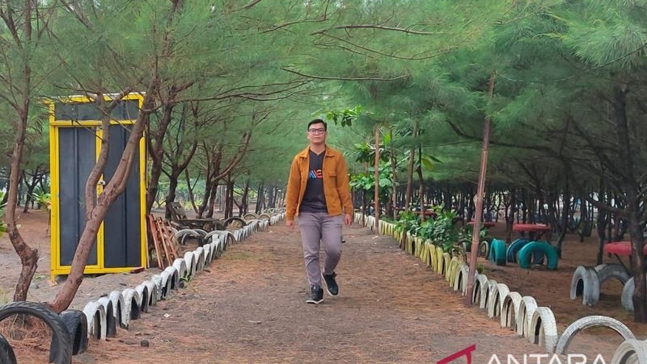 Bupati Cianjur, dr. Muhamad Wahyu, memprioritaskan pembangunan infrastruktur jalan dalam 100 hari kerjanya untuk meningkatkan perekonomian dan pariwisata Cianjur, khususnya di wilayah selatan yang terdampak bencana.