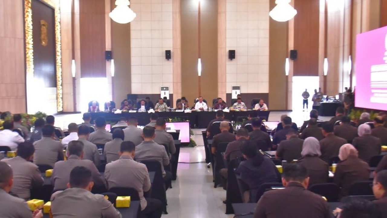 Kapolda Lampung, Irjen Pol Helmy Santika, menegaskan revitalisasi Subdit I Narkoba Polda Lampung untuk menjaga integritas dan profesionalisme, bukan pembubaran seperti isu yang beredar.