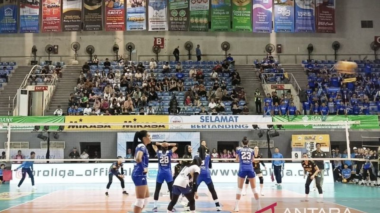 Tim voli putri Jakarta Elektrik memastikan tempat di babak final four Proliga setelah meraih kemenangan atas Bandung BJB di Palembang dengan skor 3-0.