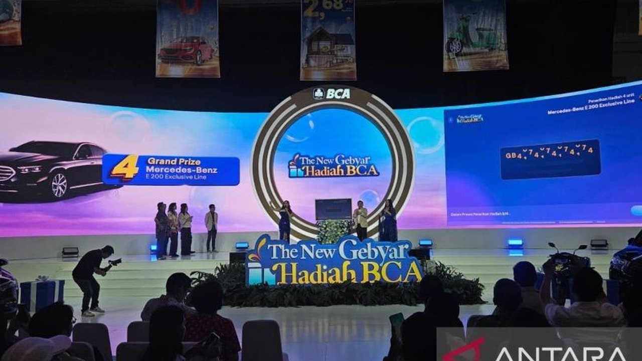 BCA mengumumkan 16 pemenang mobil dan 120 sepeda motor dalam program Gebyar Hadiah BCA Expoversary 2025, sebagai bentuk apresiasi kepada nasabah setia.