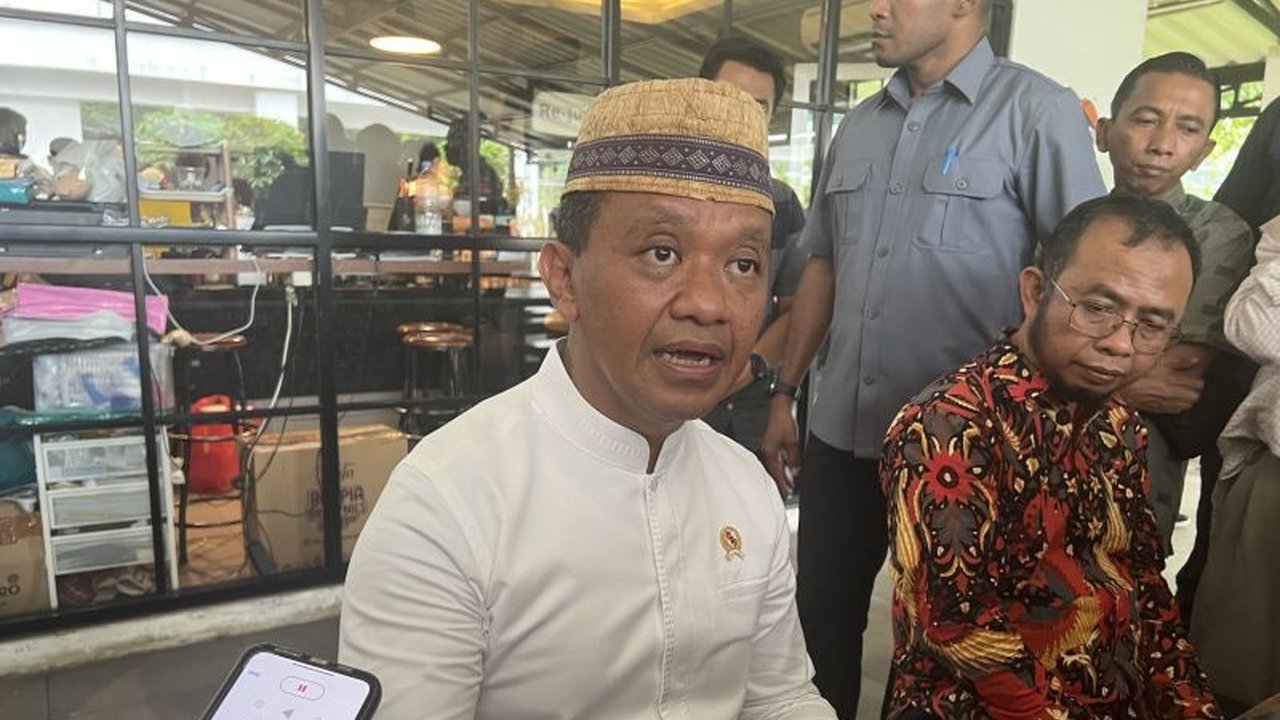 Menteri ESDM, Bahlil Lahadalia, meminta Singapura untuk berinvestasi di sektor hilirisasi Indonesia sebagai syarat ekspor listrik hijau dari Indonesia ke Singapura.