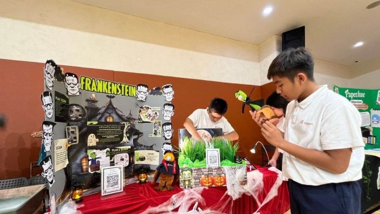 Sampoerna Academy berkolaborasi dengan BRIN menggelar STEAM Expo 2025, memamerkan inovasi teknologi hijau siswa untuk solusi keberlanjutan.