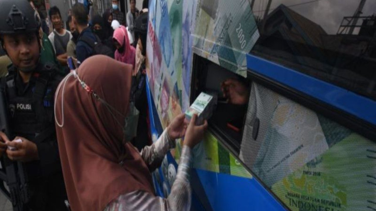 Bank Indonesia (BI) menyiapkan uang kartal senilai Rp2,24 triliun untuk memenuhi kebutuhan masyarakat Sulawesi Tengah selama Ramadan dan Idul Fitri 1446 H tahun 2025, meningkat 27 persen dari tahun sebelumnya.