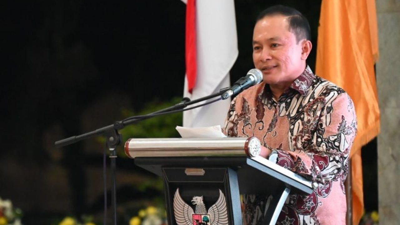 Bupati Kuningan Dian Rachmat Yanuar menetapkan pengentasan kemiskinan dan pengangguran sebagai prioritas utama pembangunan daerah pada tahun 2025 mendatang, dengan angka kemiskinan saat ini mencapai 11,88 persen.