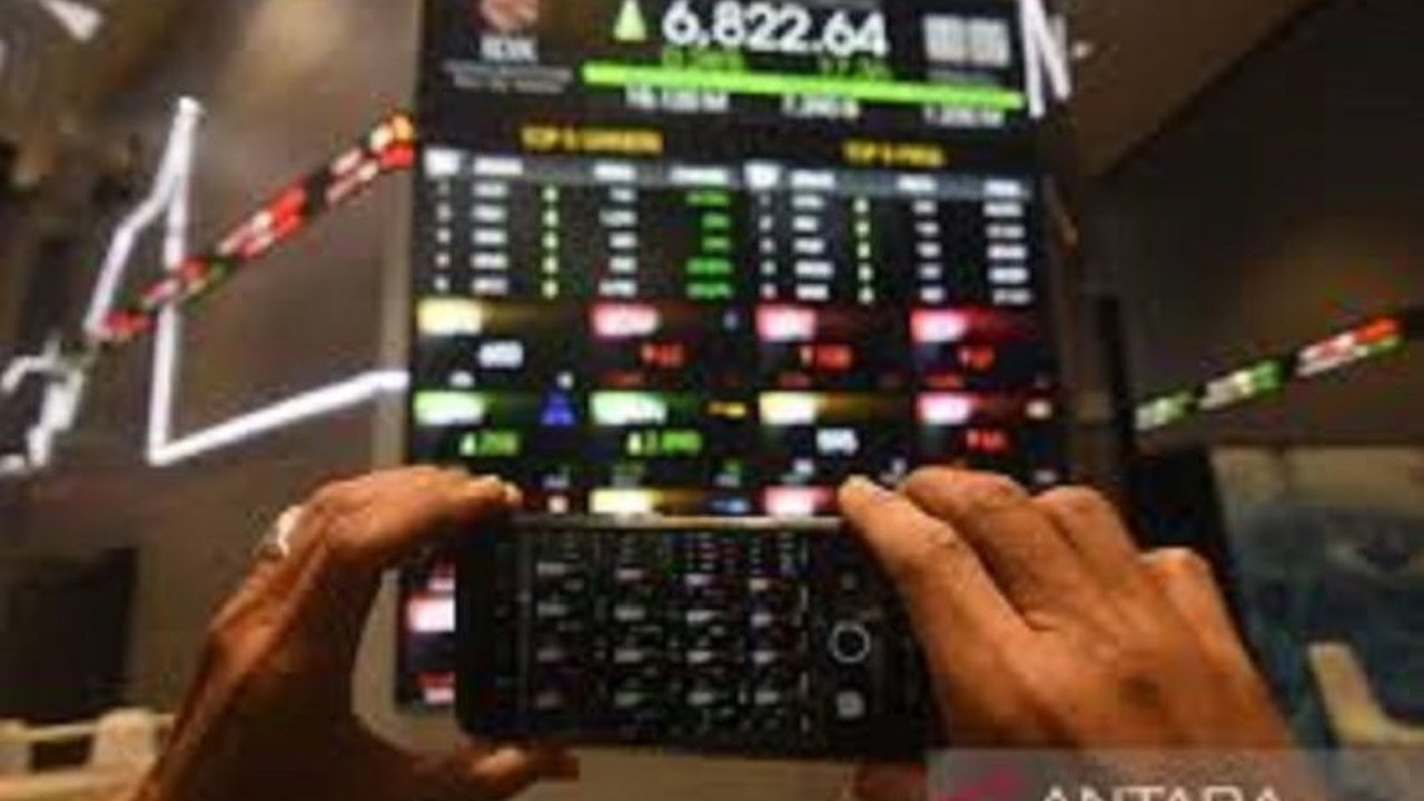 Indeks Harga Saham Gabungan (IHSG) Bursa Efek Indonesia dibuka melemah 8,21 poin pada Rabu pagi, penurunan 0,12 persen ke level 6.865,34, sementara indeks LQ45 juga mengalami penurunan.