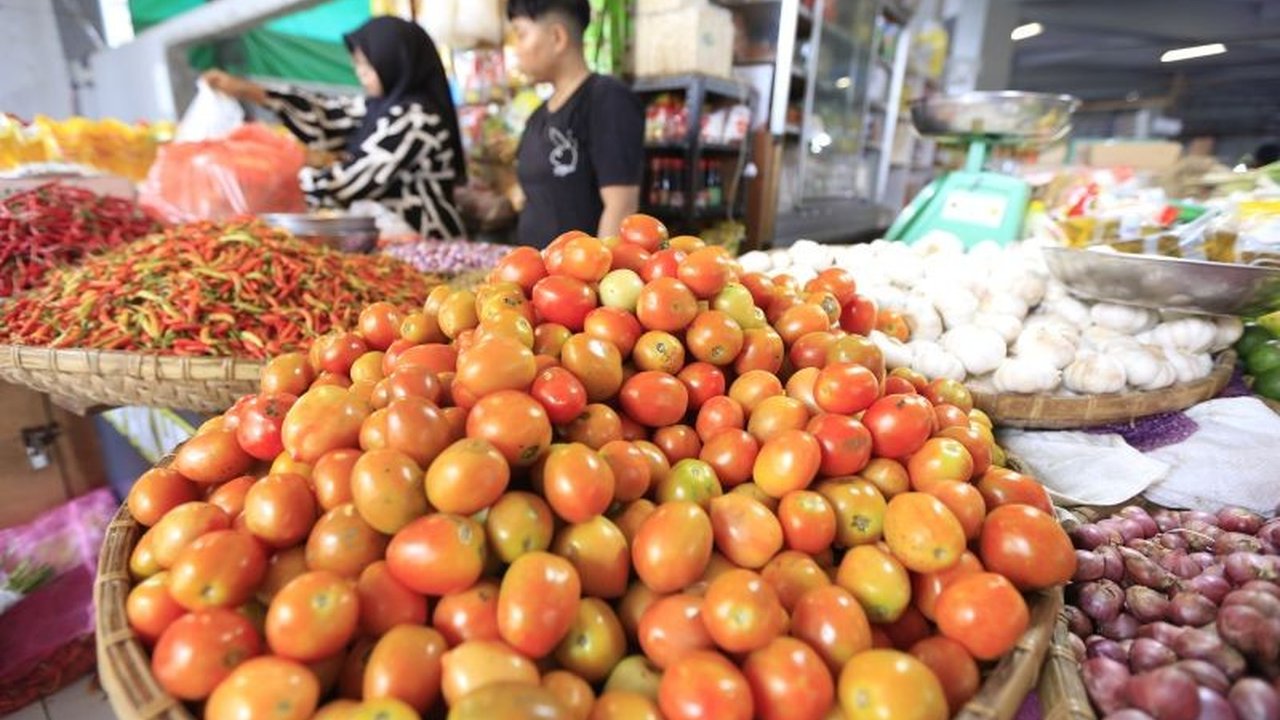 Dinas Perindustrian dan Perdagangan Kota Gorontalo mengimbau masyarakat untuk tidak panic buying menjelang Ramadhan 2025 karena stok bahan pokok terpantau aman dan harga stabil.