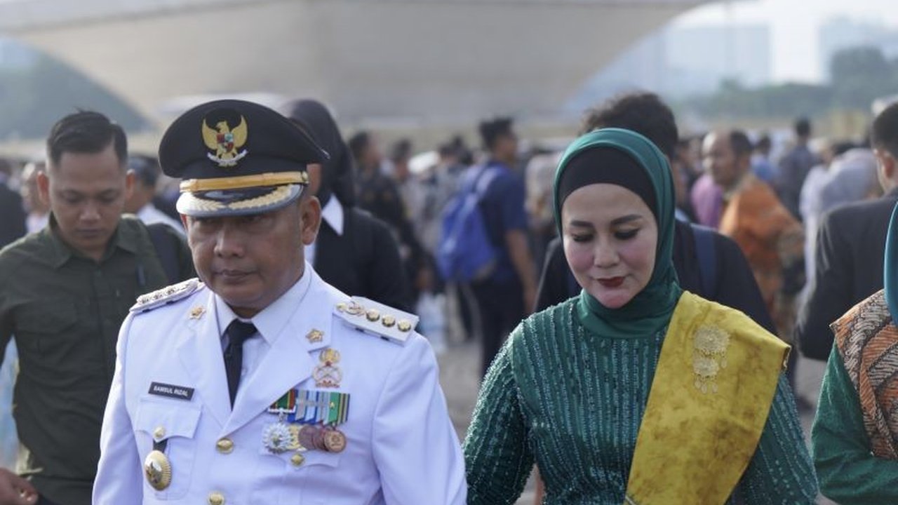 Bupati Hulu Sungai Tengah, Samsul Rizal, menerima berbagai saran dari masyarakat dan tokoh daerah untuk pembangunan 100 hari pertama kepemimpinannya, yang fokus pada peningkatan kesejahteraan dan infrastruktur.