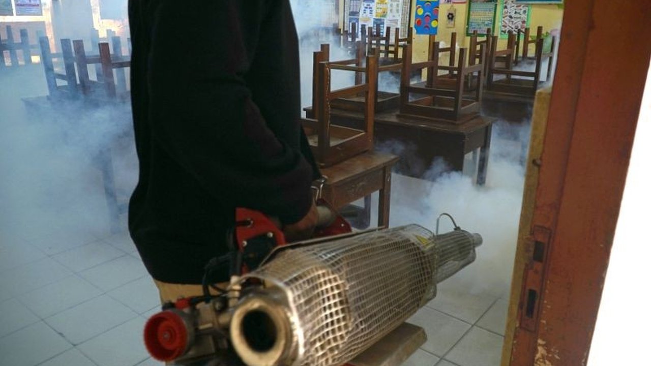 Dinas Kesehatan Tulungagung melakukan fogging di SDN 2 Ketanon setelah seorang siswa meninggal dunia akibat Demam Berdarah Dengue (DBD), langkah ini dilakukan setelah ditemukan dua kasus DBD dalam radius 200 meter.