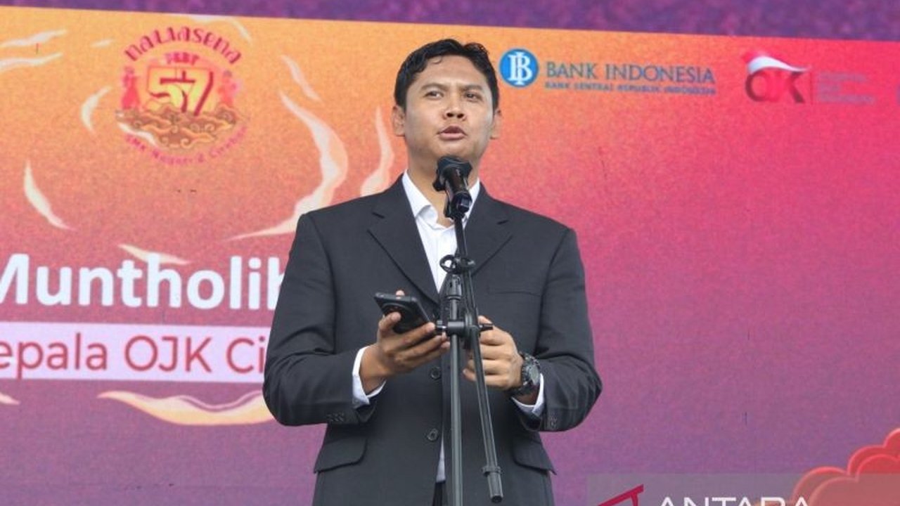 OJK Cirebon gencar melakukan edukasi keuangan kepada pelajar di Ciayumajakuning untuk mencegah mereka terjerat pinjaman ilegal dan meningkatkan literasi digital.