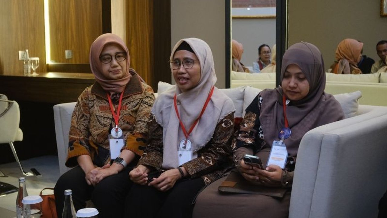 Temuan awal studi AASH di Lombok Timur menunjukkan kesehatan mental ibu sangat memengaruhi perkembangan kognitif, bahasa, dan motorik anak; gangguan mental umum pada ibu dikaitkan dengan skor perkembangan anak yang lebih rendah.