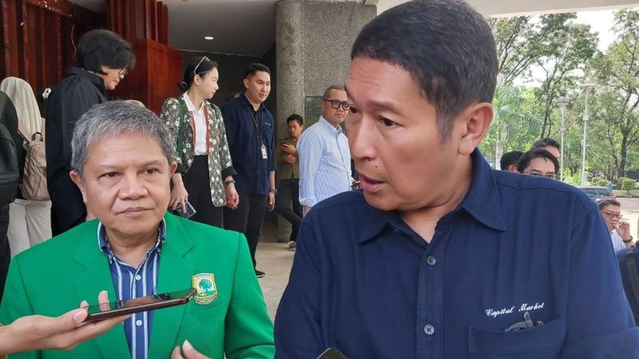 Otoritas Jasa Keuangan (OJK) menekankan peran penting generasi muda dalam mengembangkan pasar modal Indonesia untuk stabilitas ekonomi berkelanjutan, mendorong literasi dan inklusi keuangan.