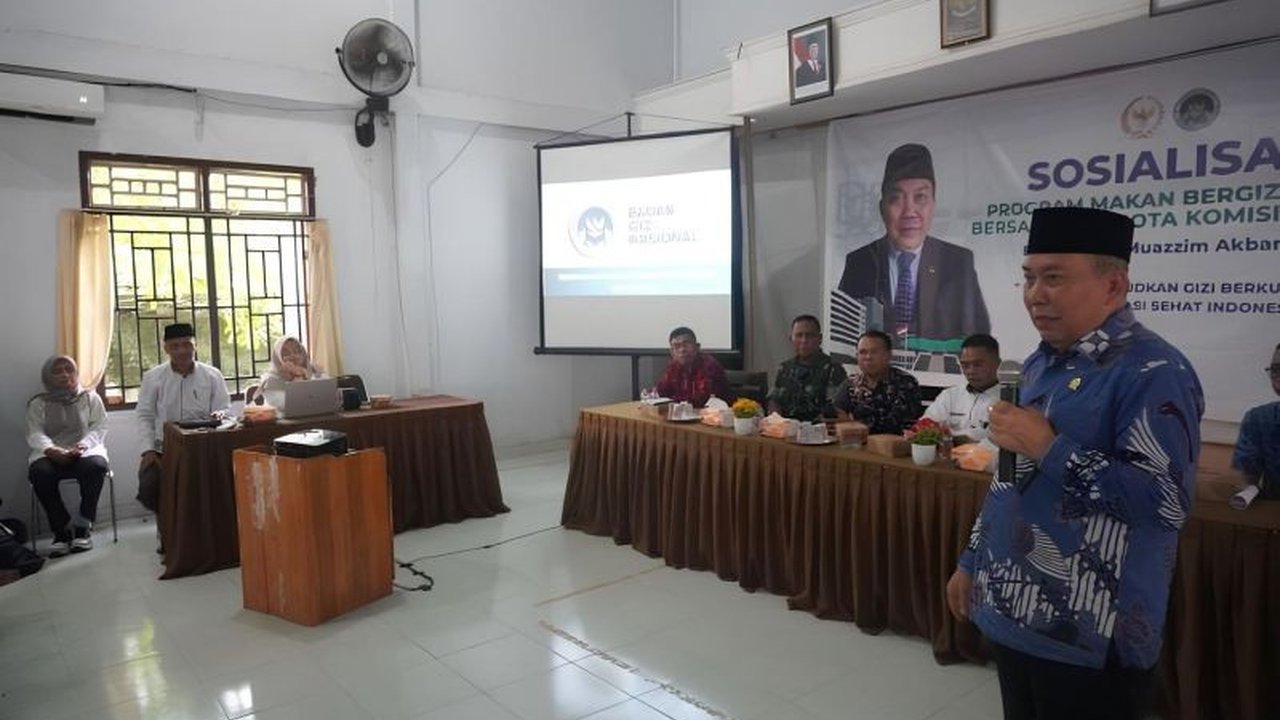 Anggota Komisi IX DPR RI, Muazzim Akbar, menekankan pentingnya sinergi nasional untuk keberhasilan program Makan Bergizi Gratis (MBG) yang baru diluncurkan, mengingat besarnya anggaran dan dampaknya yang luas bagi kesehatan, ekonomi, dan sosial masyarakat