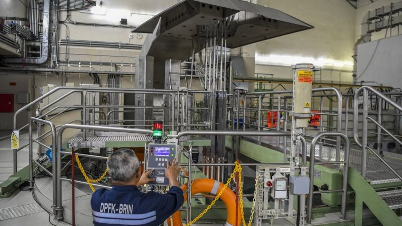 Badan Riset dan Inovasi Nasional (BRIN) bersama Japan Atomic Energy Agency (JAEA) meningkatkan kapasitas SDM ketenaganukliran Indonesia melalui pelatihan dan pengembangan di berbagai bidang, termasuk rekayasa reaktor dan keselamatan nuklir.